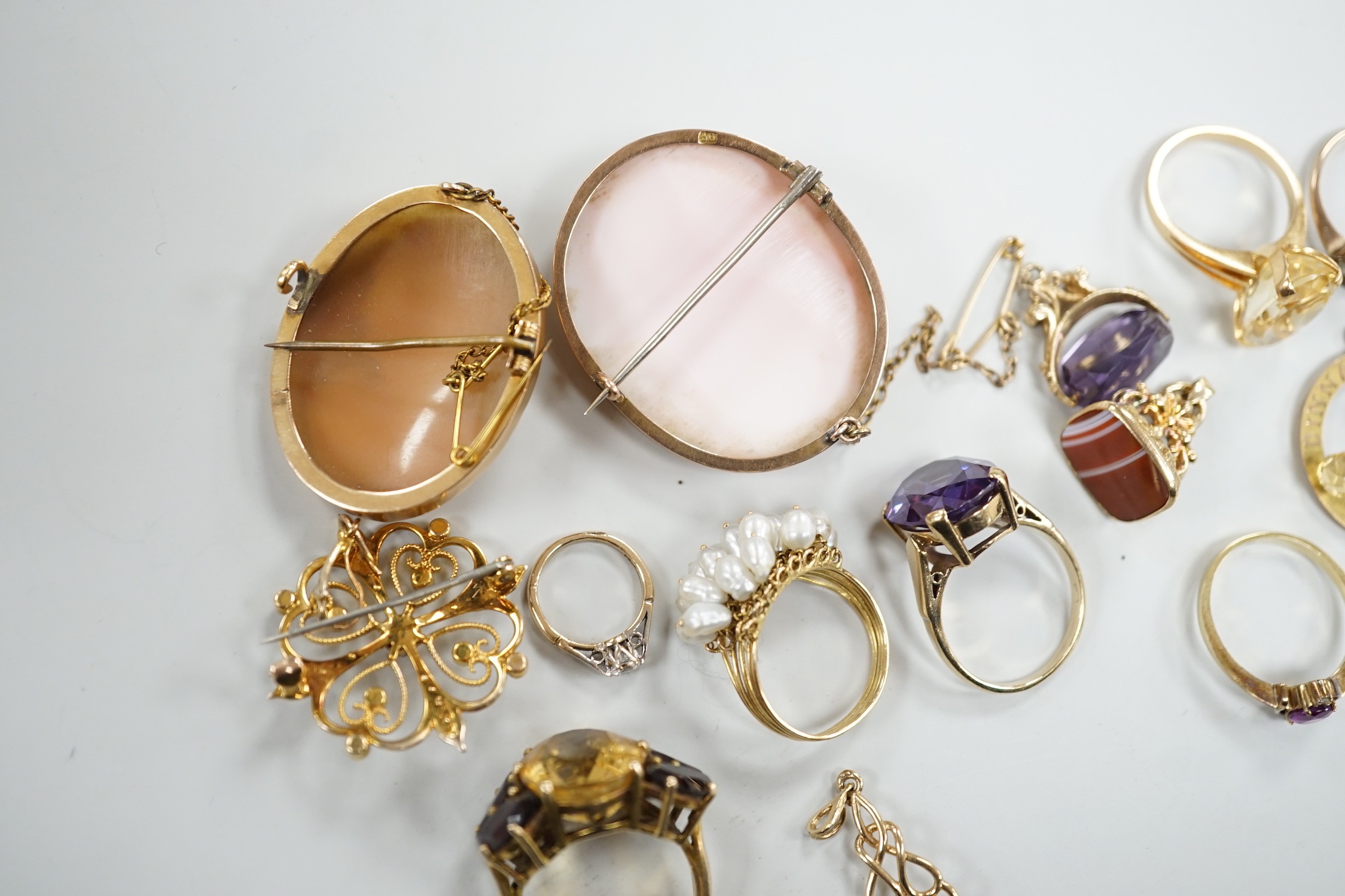 Mixed jewellery including two yellow metal mounted cameo shell brooches, one stamped 9c, two 9ct gold rings and a 585 ring, four other yellow metal and gem set rings and four pendants including two 9ct, one inscribed 'Di